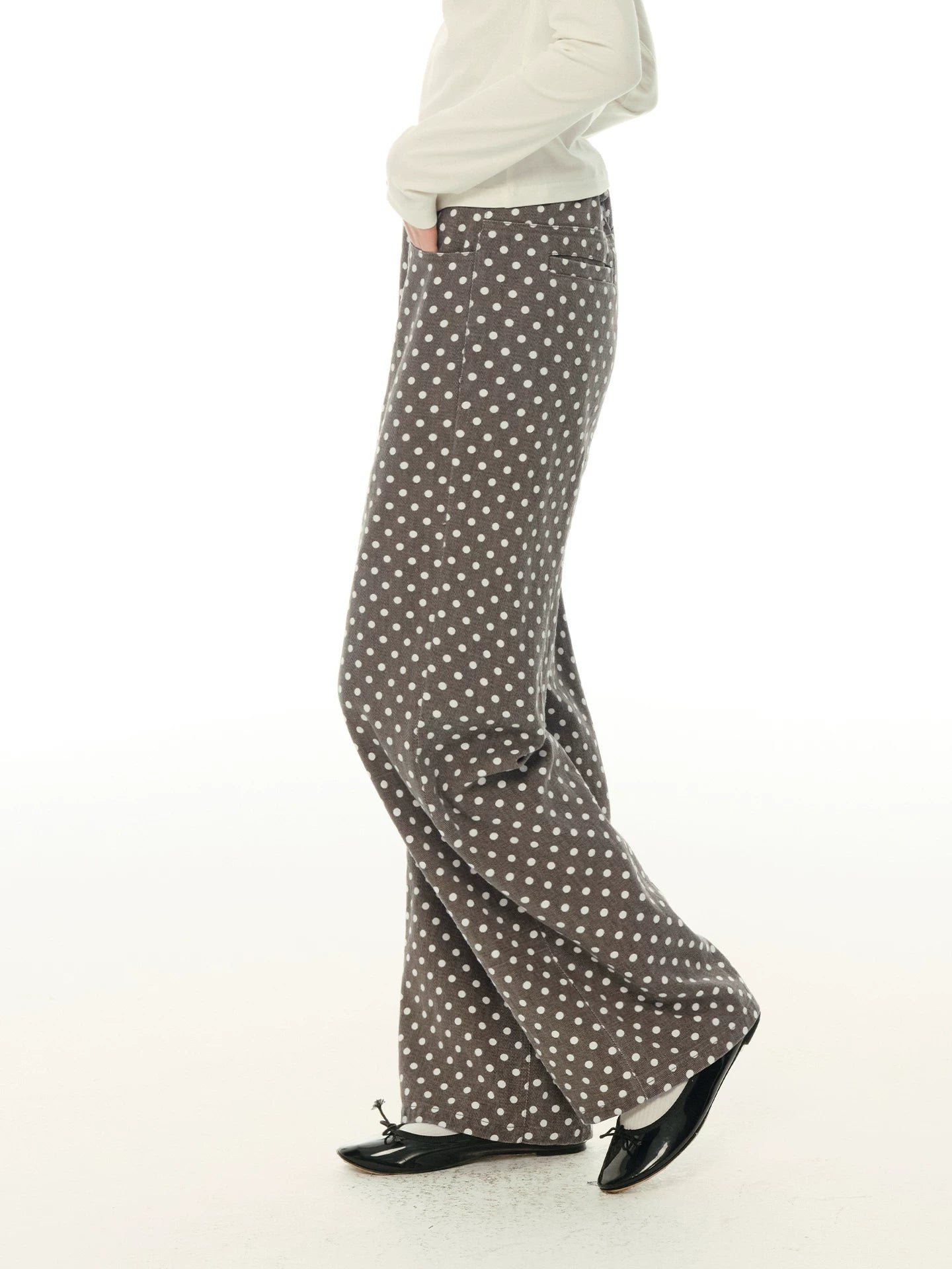 Discover the perfect blend of effortless style and practical elegance with these American Coffee Retro Polka Dot Casual Pants. Designed for the modern woman who values both fashion and functionality, these trousers feature a charming polka dot patter