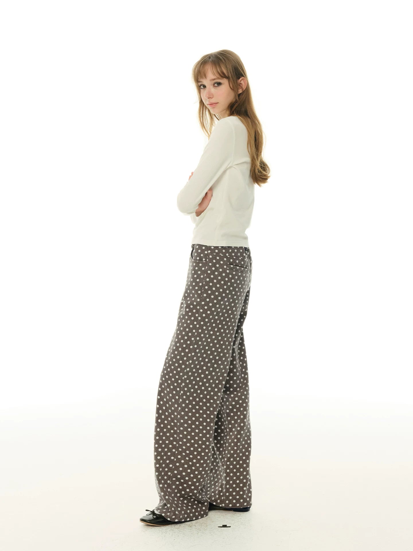 Discover the perfect blend of effortless style and practical elegance with these American Coffee Retro Polka Dot Casual Pants. Designed for the modern woman who values both fashion and functionality, these trousers feature a charming polka dot patter